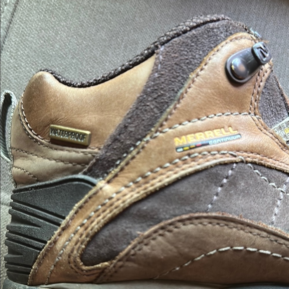 MERREL Waterproof Hiking Boots Size 7.5 Brown High-Top with Rugged Leather - Picture 3 of 9